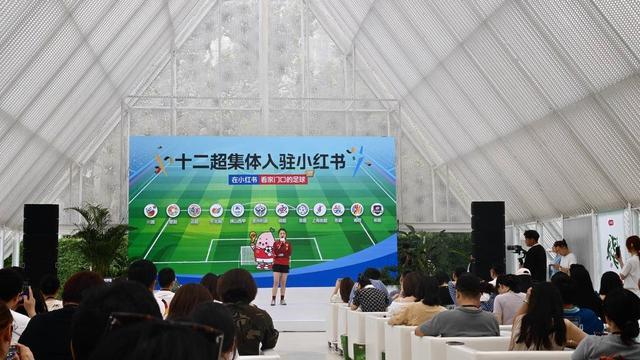 79岁林子祥携65岁叶蒨文爬长城,体力惊人胜年轻人