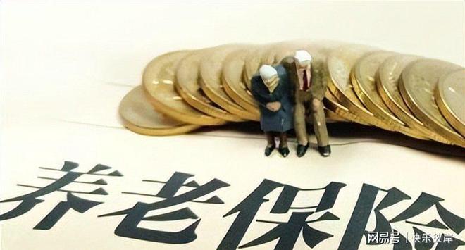 被巴黎街拍惊艳了！满街都是“长裙和长裤”打扮，却个个时髦高级
